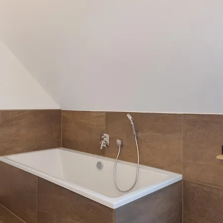 Kapellenhof مزرعة للإقامة تيبرغ